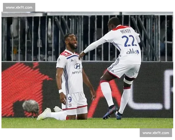 拜仁多特竞逐巴萨天才中场达维奇,红蓝军坚持回购条款 拜仁多特竞逐巴萨天才中场达维奇,红蓝军坚持回购条款