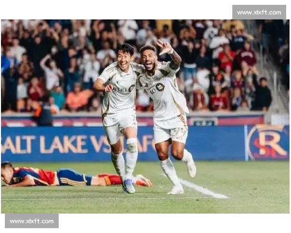 孔刘挂孙兴慜冠军奖牌,孙兴慜:哥,我永远挺你! 孔刘挂孙兴慜冠军奖牌,孙兴慜:哥,我永远挺你!