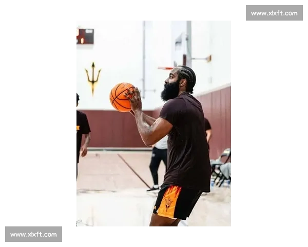 哈登回母校训练显清瘦 亚利桑那州大晒照引热议 哈登回母校训练显清瘦 亚利桑那州大晒照引热议