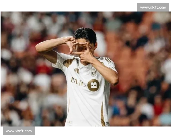 孔刘挂孙兴慜冠军奖牌,孙兴慜:哥,我永远挺你! 孔刘挂孙兴慜冠军奖牌,孙兴慜:哥,我永远挺你!